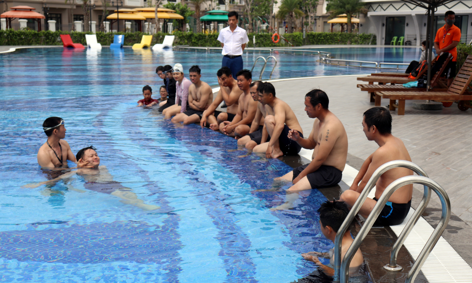 Tập huấn chuyên môn hướng dẫn bơi và cứu đuối cho 69 học viên tại Móng Cái và Hải Hà