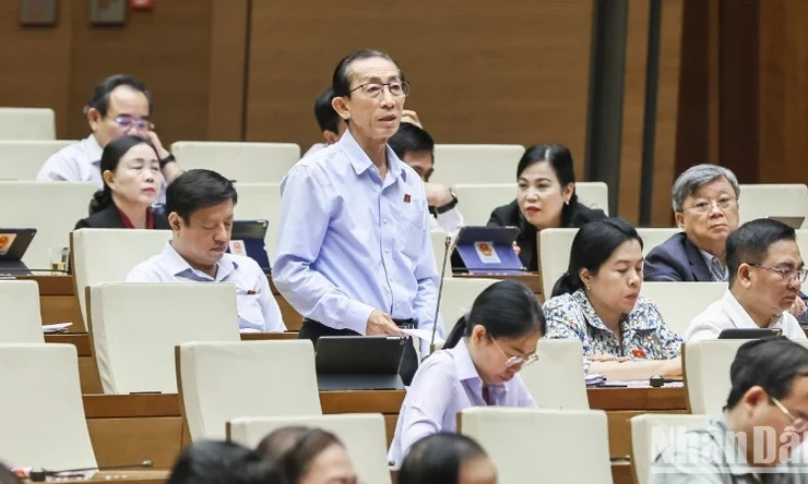 Đại biểu Quốc hội: Đừng để “tiền trong két mà lãi vay vẫn phải trả”