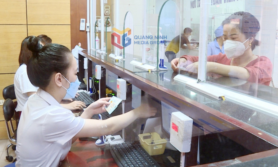 Đảm bảo quyền lợi người tham gia BHYT khi dừng cấp, đổi thẻ BHYT