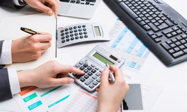 Một người có được làm kế toán trưởng hai đơn vị?