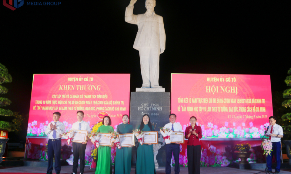 Huyện Cô Tô: Khen thưởng các điển hình tiêu biểu trong học tập và làm theo Bác