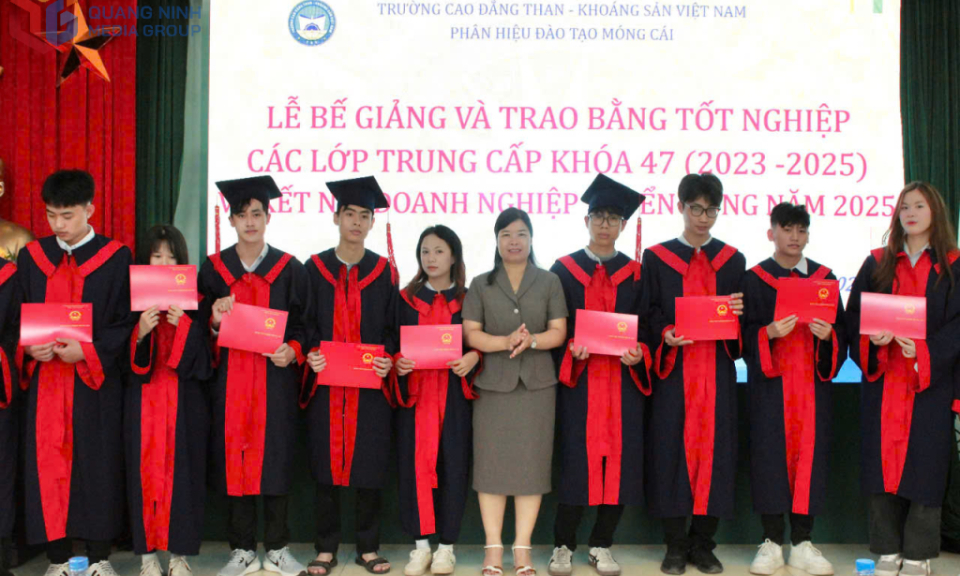 262 học sinh phân hiệu đào tạo Móng Cái được trao bằng tốt nghiệp nghề và kết nối tuyển dụng trực tiếp