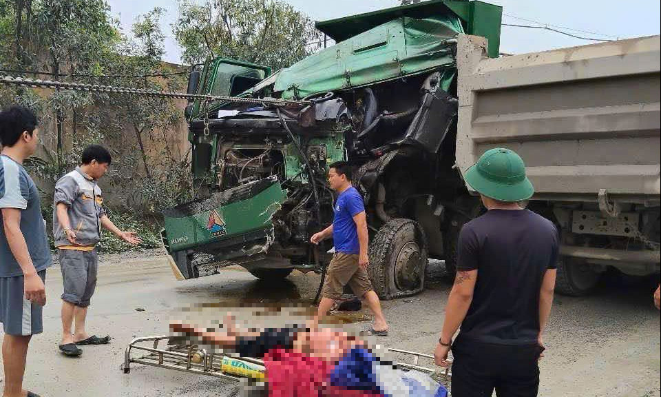 Xe tải chạy lấn làn khi vào cua gây tai nạn liên hoàn, tài xế bị thương nặng