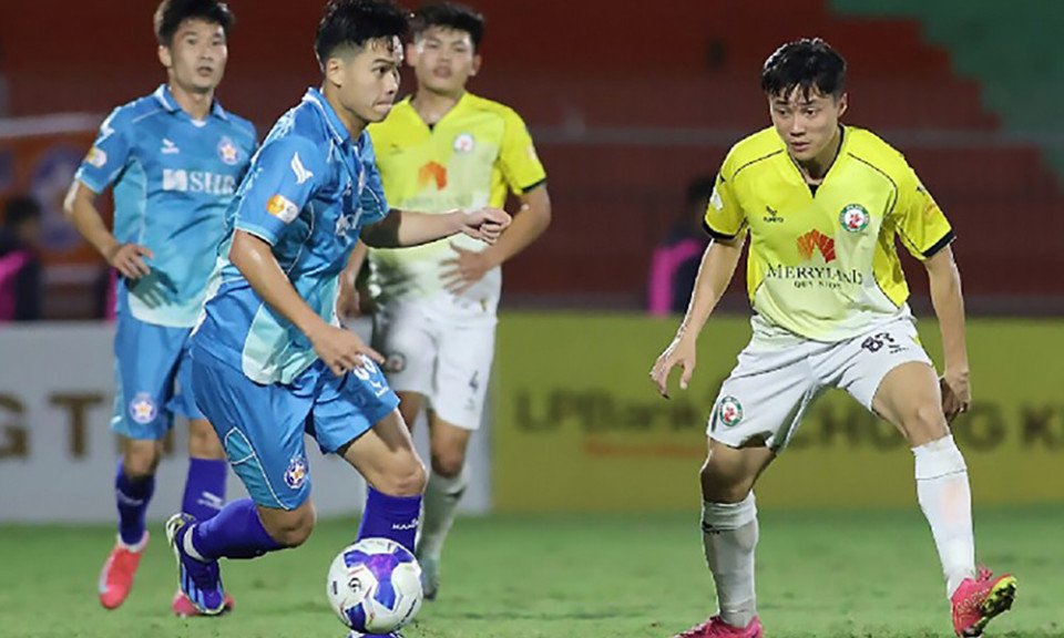 Kịch bản xuống hạng V-League: 5 đội 'cầm đèn đỏ'
