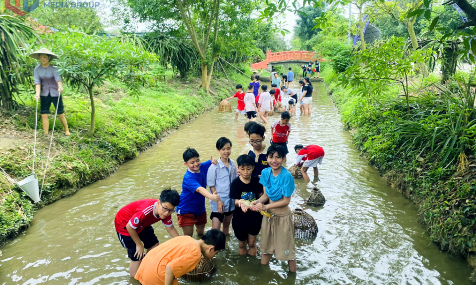 Sôi động, bổ ích không gian "chơi mà học" 
