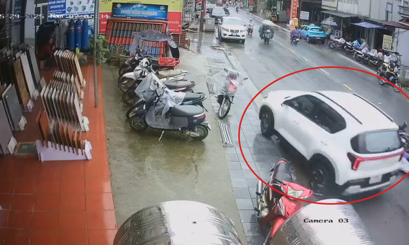 Ô tô va chạm liên hoàn 3 xe máy tại Sa Pa, cháu bé 5 tuổi tử vong thương tâm