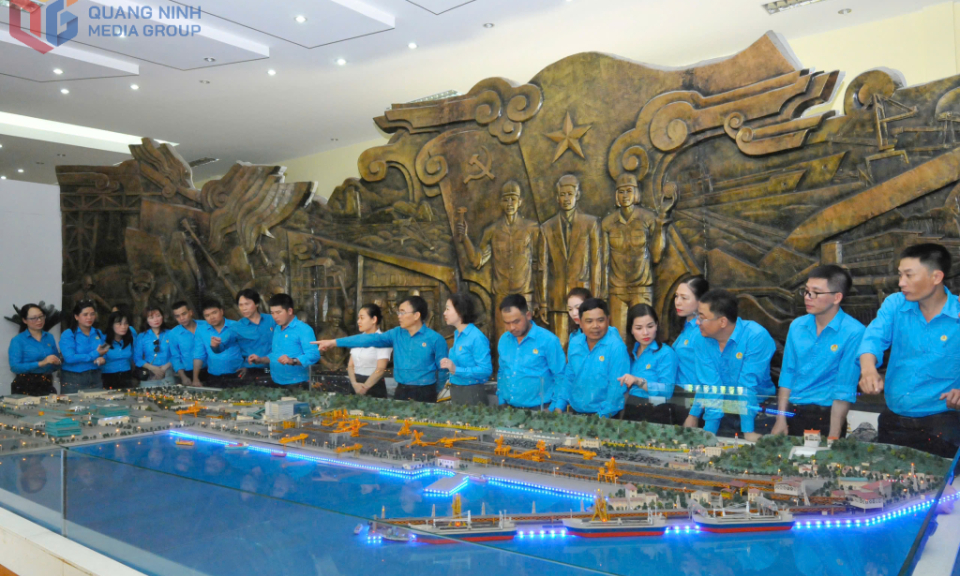 Đi lên từ truyền thống anh hùng