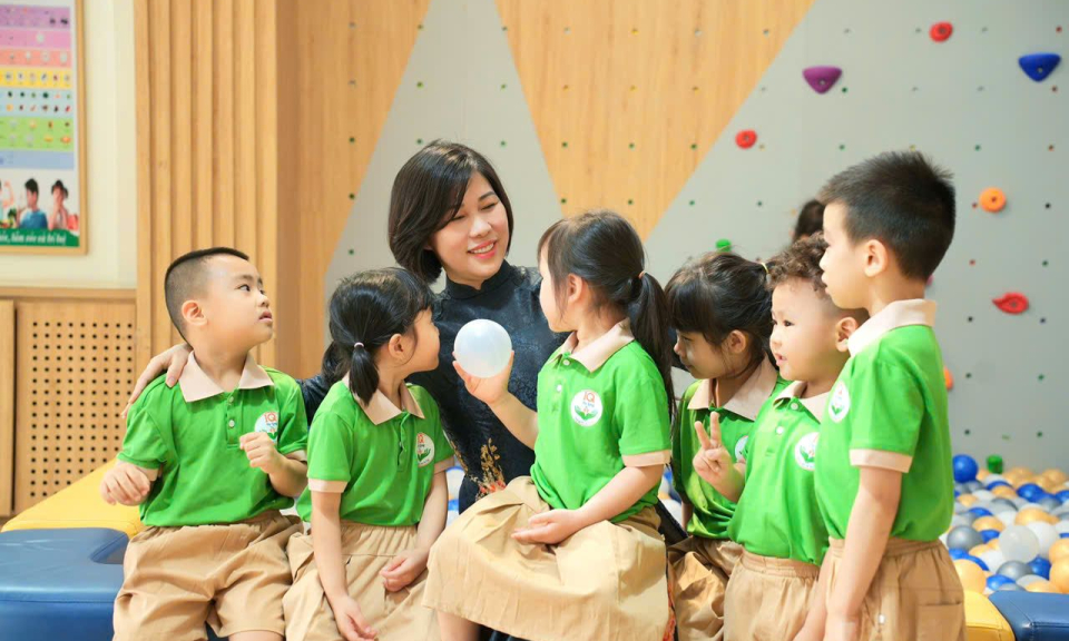 Mang ánh sáng giáo dục sớm về với trẻ em Hạ Long
