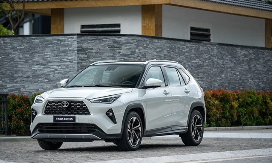Toyota Việt Nam triệu hồi gần 1.500 xe Yaris Cross HEV do lỗi kính nóc