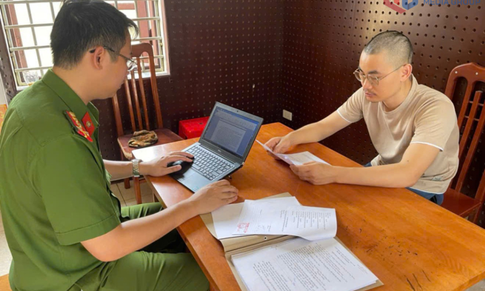 Công nhân vật liệu ăn trộm tài sản của công ty mang bán