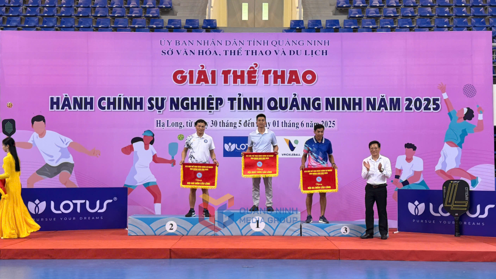 Đoàn TP Hạ Long xuất sắc giành giải Nhất toàn đoàn ở nội dung thi đấu Cầu lông
