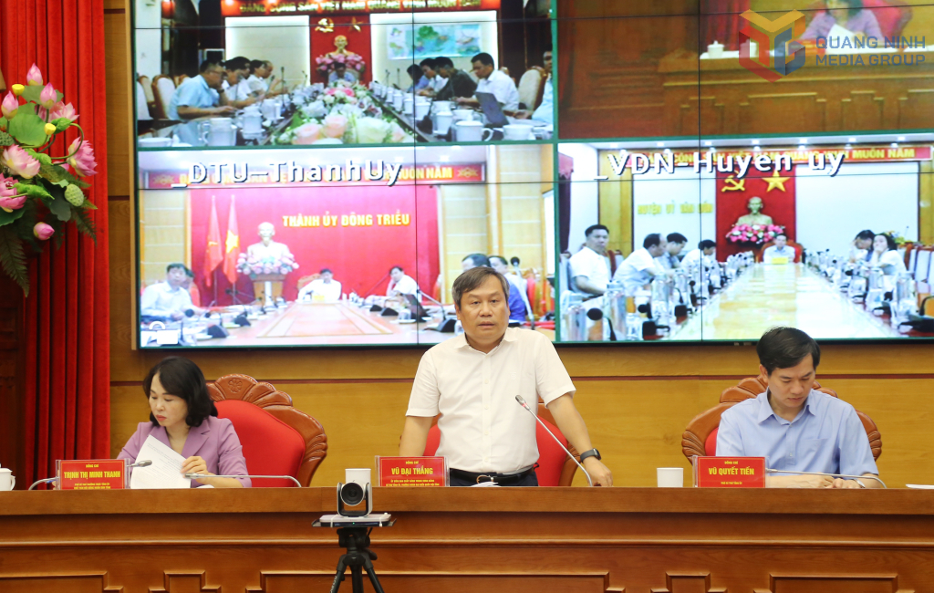 Đồng chí Vũ Đại Thắng, Ủy viên Trung ương Đảng, Bí thư Tỉnh ủy, Trưởng Đoàn ĐBQH tỉnh, kết luận cuộc họp.