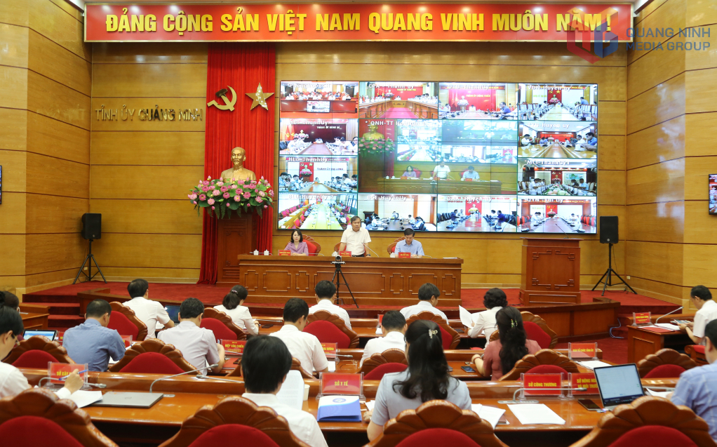 Quang cảnh cuộc họp.