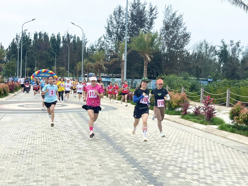 Chạy việt dã hệ phong trào - môn thi đấu thể thao đầu tiên trong chuỗi chương trình “Cái Chiên chào hè 2025