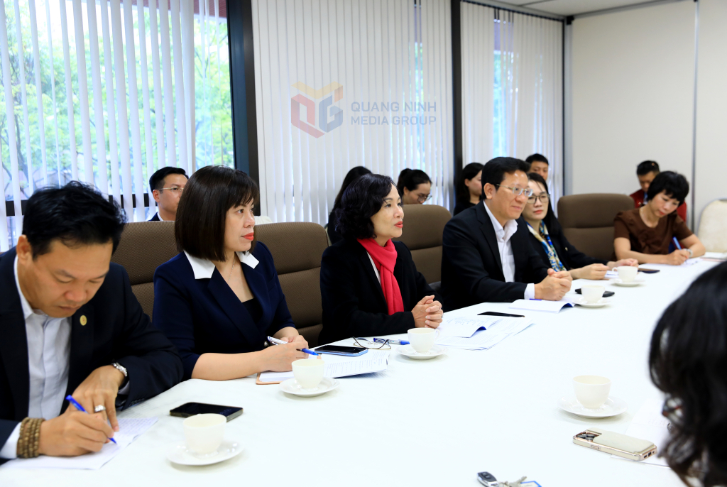 Đồng chí Bùi Thúy Phượng, Ủy viên Ban Thường vụ Tỉnh ủy, Trưởng Ban Tổ chức Tỉnh ủy phát biểu tại buổi làm việc