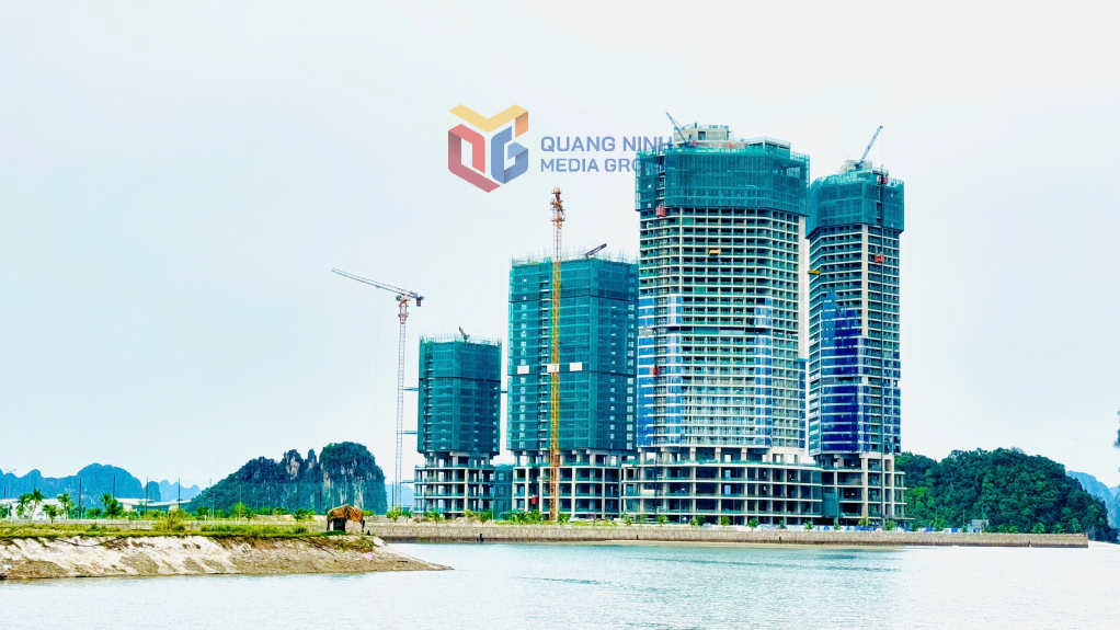 Dự án Crystal Holidays Harbour Vân Đồn - Tổ hợp nghỉ dưỡng, giải trí cao cấp tại Ao Tiên đang được đầu tư xây dựng. Ảnh: Mạnh Trường