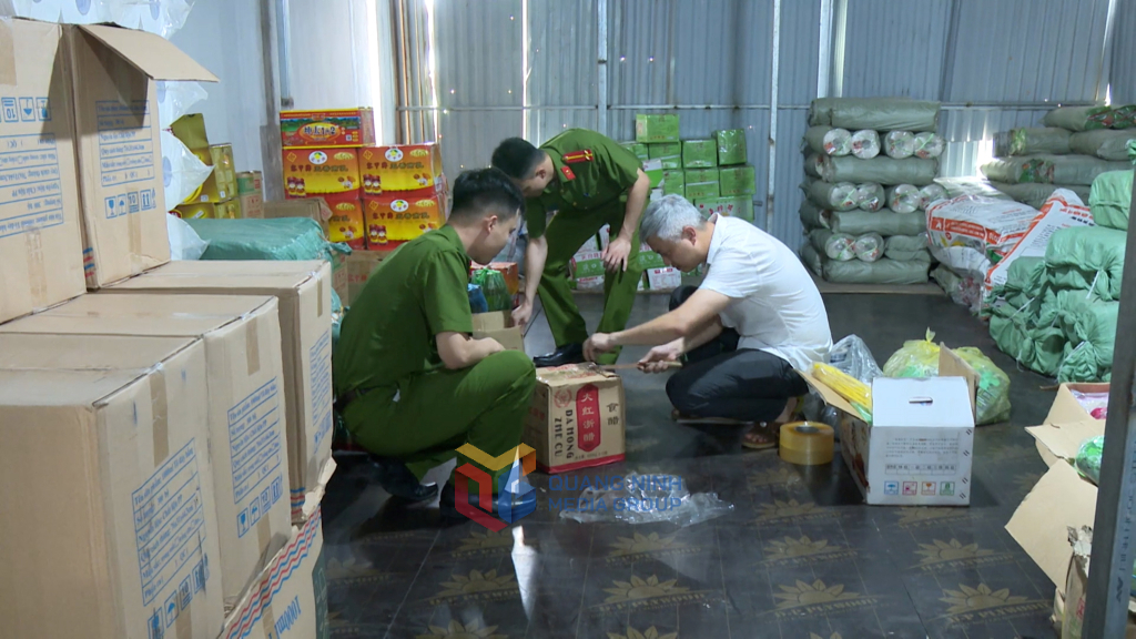 Nhiều hàng hóa mang tem mác chữ nước ngoài nhưng chủ cơ sở không xuất trình được giấy tờ chứng minh nguồn gốc xuất xứ.
