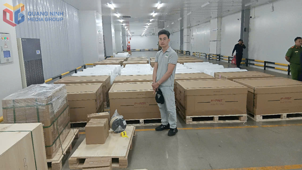 Đối tượng Vũ Nho Thoại tại hiện trường nơi y tiến hành trộm cắp.