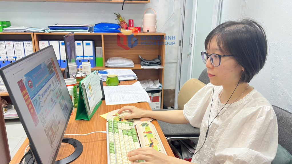 Chị Hà Trang công tác tại bộ phận truyền thông, Bệnh viện đa khoa tỉnh Quảng Ninh.