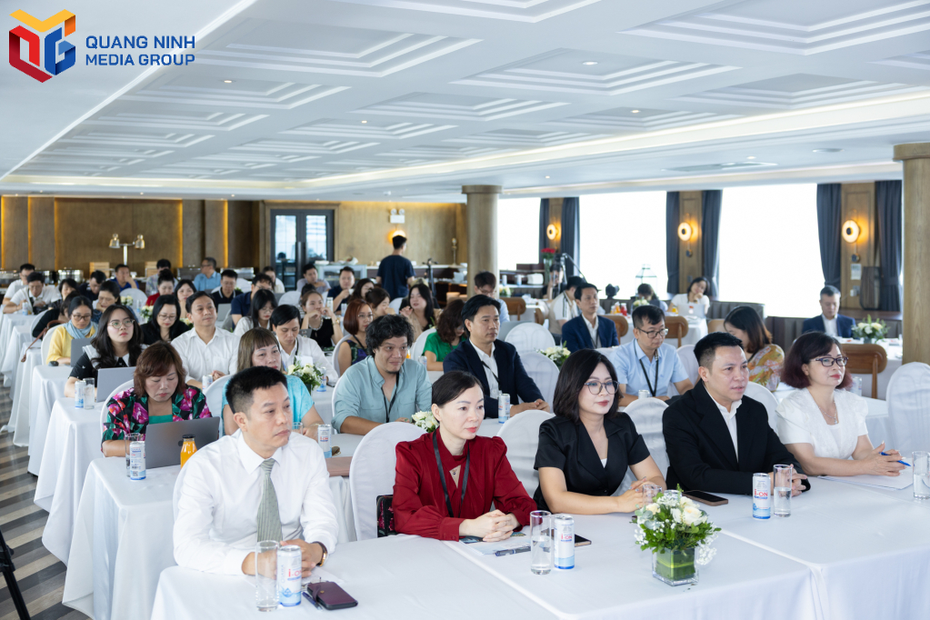 Quang cảnh buổi tọa đàm. 