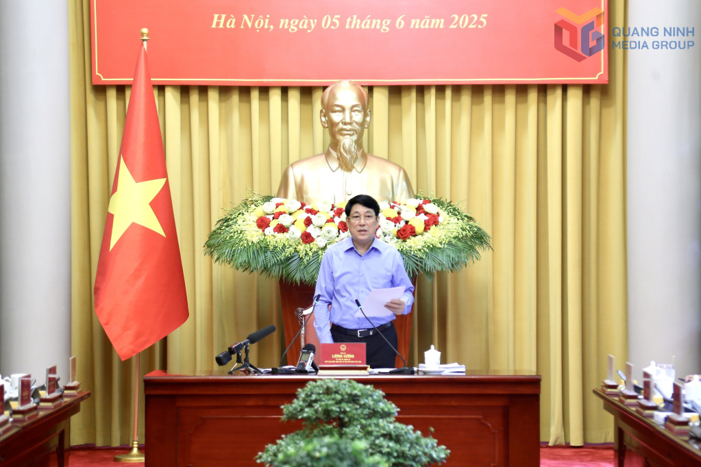 Đồng chí Lương Cường, Ủy viên Bộ Chính trị, Chủ tịch nước, Trưởng đoàn công tác 2089 của Bộ Chính trị, phát biểu chỉ đạo tại buổi làm việc.