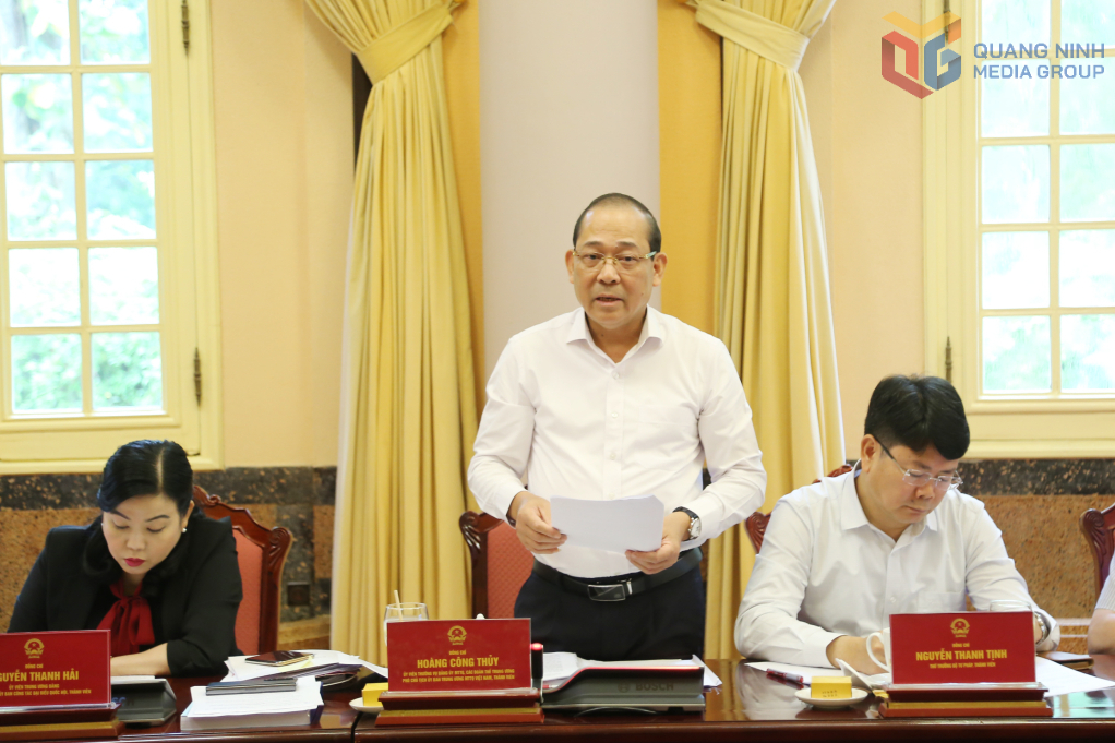 Đồng chí Hoàng Công, Phó Chủ tịch TRung ương MTTQ Việt Nam, phát biểu tại buổi làm việc.