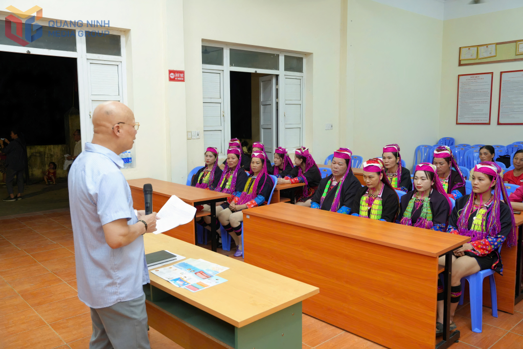 Một buổi truyền thông về dân số được Phòng DS-TTGDSK (Trung tâm Y tế huyện Ba Chẽ) tổ chức tại xã Nam Sơn (huyện Ba Chẽ).