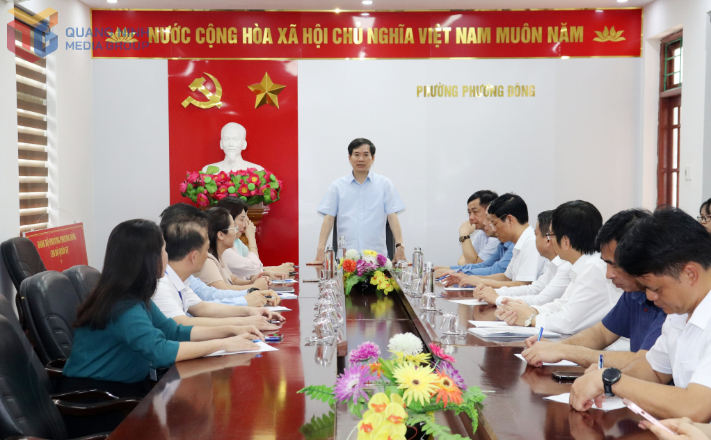 Đồng chí Vũ Quyết Tiến, Phó Bí thư Tỉnh ủy phát biểu chỉ đạo tại buổi kiểm tra công tác chuẩn bị vận hành mô hình chính quyền địa phương hai cấp tại phường Yên Tử.