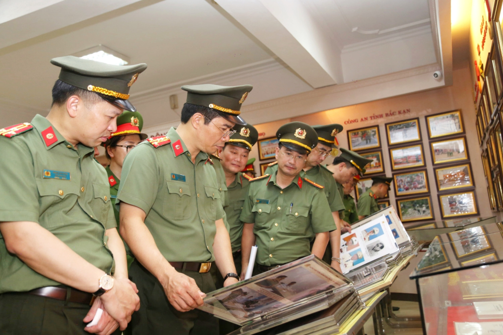 Ảnh với chú thích