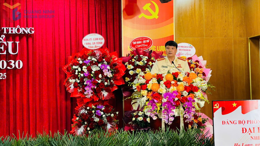 Thượng tá Nguyễn Thành Hưng Bí thư Đảng ủy, Trưởng phòng CSGT (Công an tỉnh) trình bày báo cáo chính trị và báo cáo kiểm điểm BCH Đảng bộ phòng CSGT nhiệm kỳ 2020-2025.
