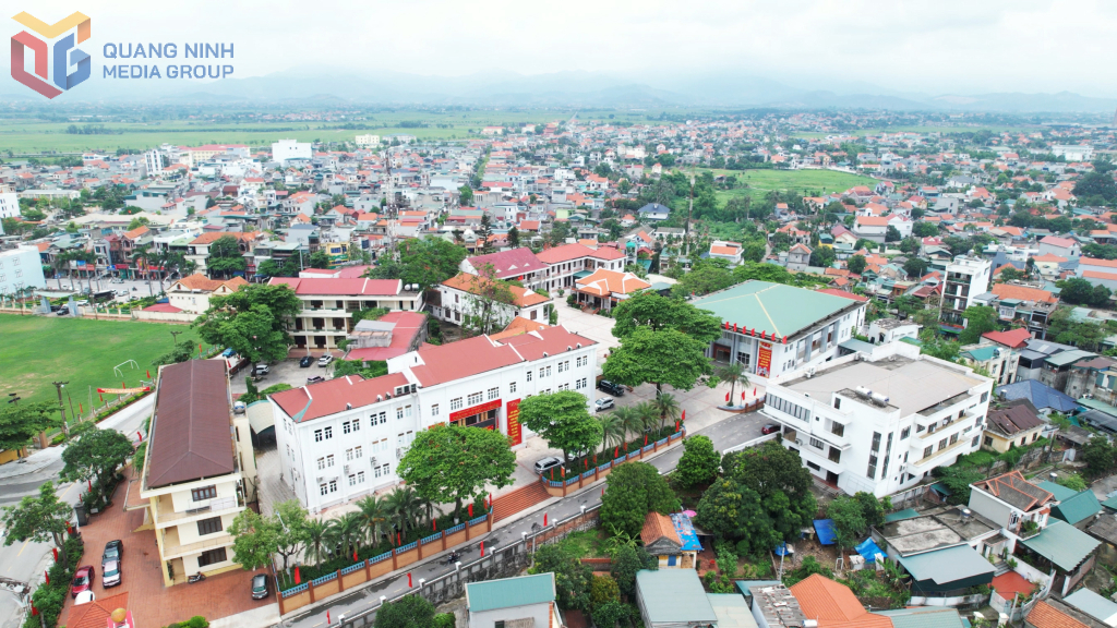 Hình ảnh Đông Triều đổi thay hôm nay với nhiều tuyến đường rộng mở, khu dân cư khang trang, đời sống nhân dân ngày càng nâng cao; các lĩnh vực kinh tế, văn hóa, giáo dục, y tế đều có bước phát triển vượt bậc, phản ánh diện mạo một đô thị năng động, hiện đại nhưng vẫn giữ gìn bản sắc truyền thống của vùng đất giàu truyền thống cách mạng và văn hóa.