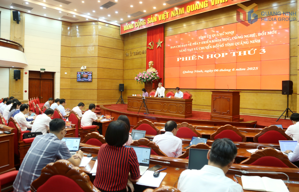 Quang cảnh phiên họp.