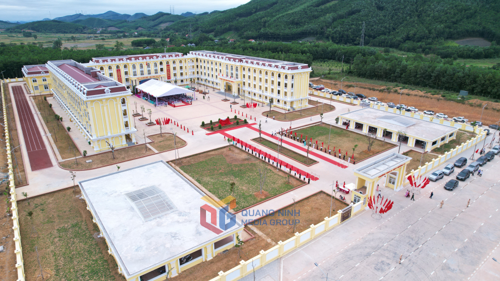 Trường THCS&THPT Quảng La (TP Hạ Long) được đầu tư xây dựng từ Nghị quyết số 99/NQ-HĐND ngày 31/5/2023 của HĐND tỉnh.
