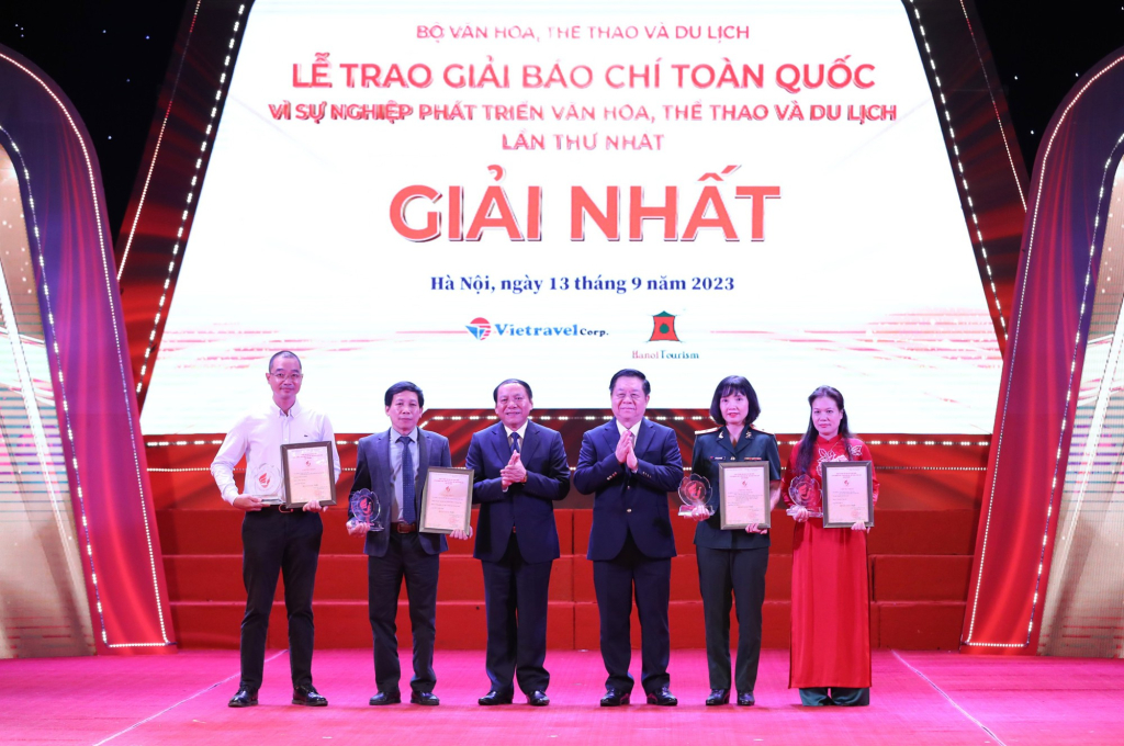 Lễ trao Giải báo chí toàn quốc “Vì sự nghiệp phát triển văn hoá, thể thao và du lịch” lần thứ Nhất. Anh: chinhphu.vn