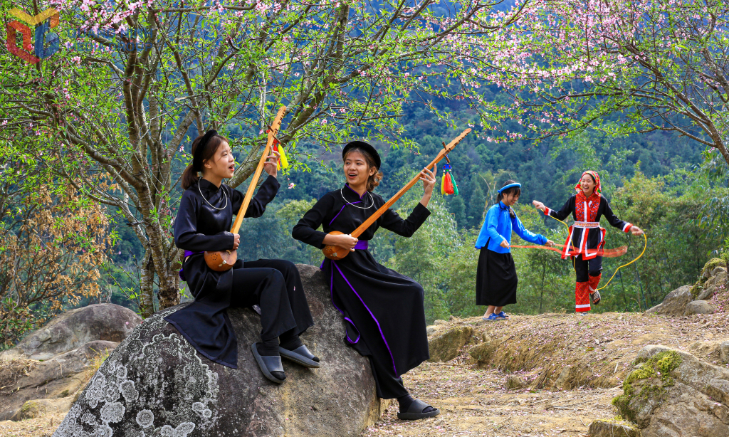 Bình Liêu quan tâm, đầu tư gìn gìn, phát huy giá trị văn hóa để phát triển du lịch, nâng cao đời sống nhân dân.