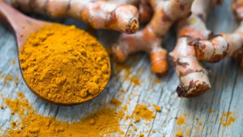 6 loại thực phẩm giúp trẻ lâu- Ảnh 3. Nửa thìa cà phê nghệ mỗi ngày