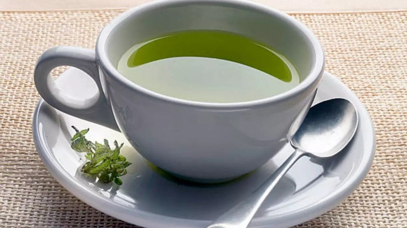 6 loại thực phẩm giúp trẻ lâu- Ảnh 5. Hai tách trà xanh