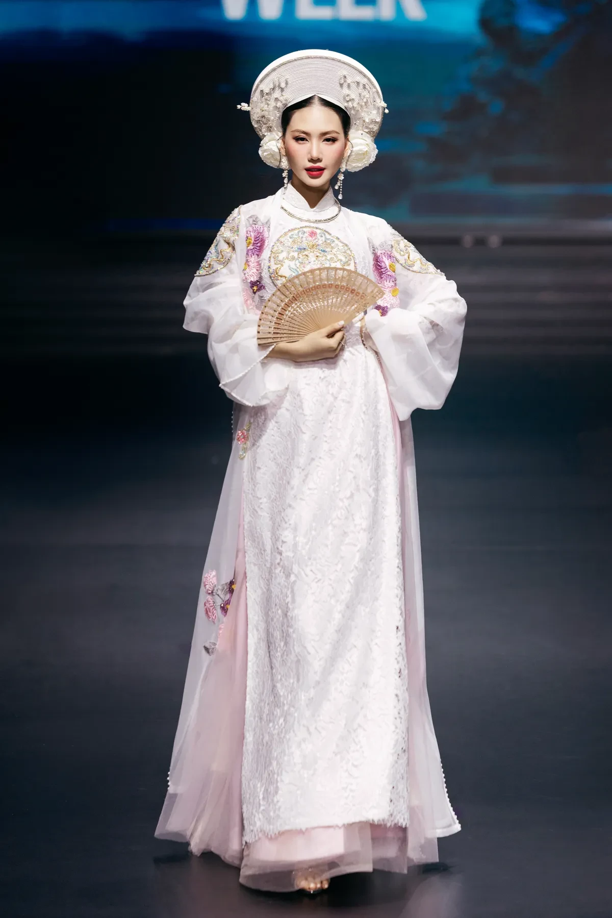 Sao mai Nguyễn Thu Hằng tái xuất trong show thời trang của Cao Minh Tiến - Ảnh 7.
