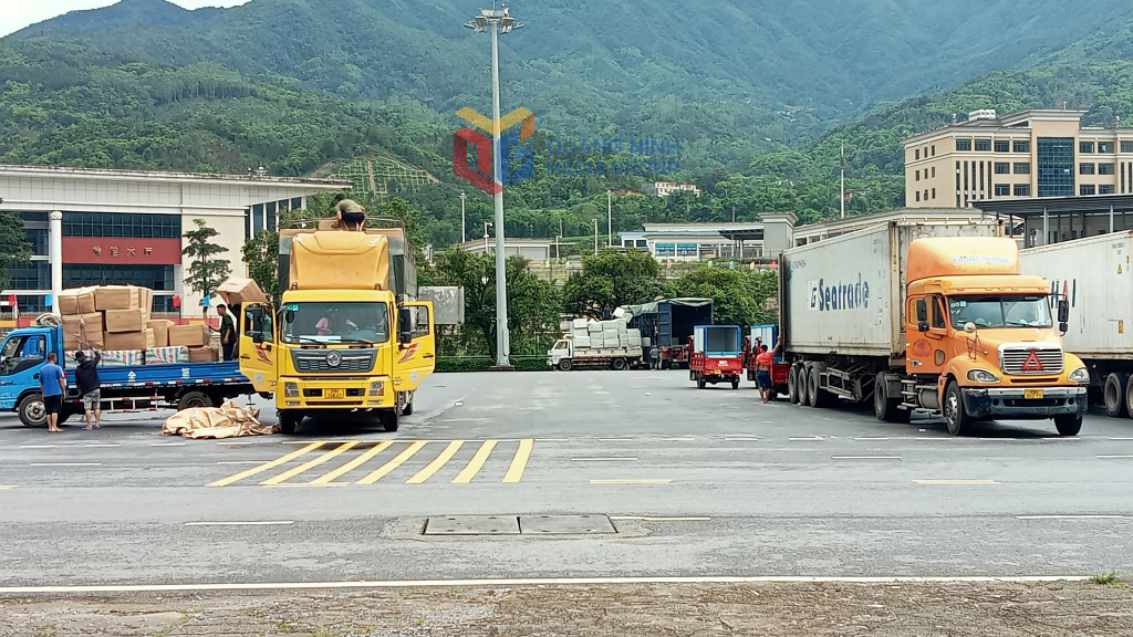 Trong tháng 5 đã có 467 lượt,phương tiện ra vào cửa khẩu vận chuyển hàng hoá, tăng 14,2% so với tháng 4.