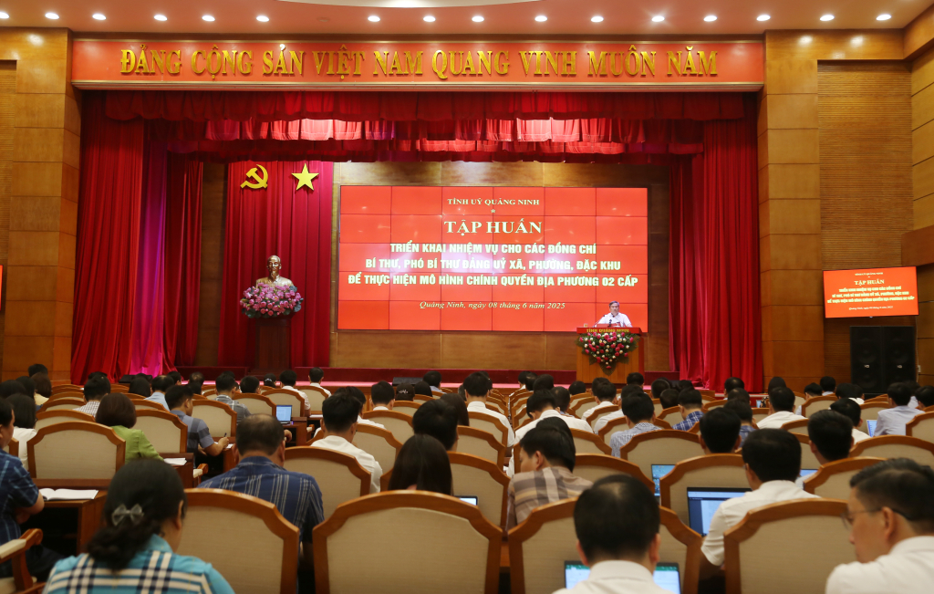 Hội nghị tập huấn triển khai nhiệm vụ cho các đồng chí Bí thư, Phó Bí thư Đảng ủy xã, phường, đặc khu để thực hiện mô hình chính quyền địa phương 2 cấp.