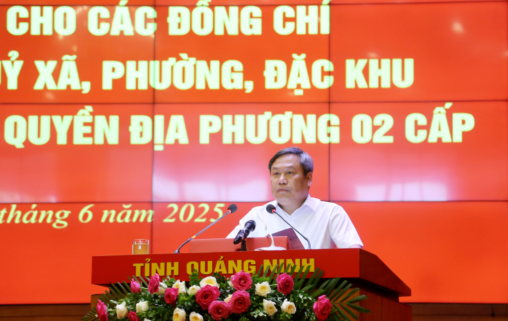 Đồng chí Vũ Đại Thắng, Ủy viên Trung ương Đảng, Bí thư Tỉnh ủy, Trưởng Đoàn ĐBQH tỉnh đã quán đạt chuyên đề “Công tác xây dựng Đảng và hệ thống chính trị ở xã, phường, đặc khu theo mô hình chính quyền địa phương 2 cấp trong sạch, vững mạnh, đáp ứng yêu cầu nhiệm vụ trong thời kỳ mới”.