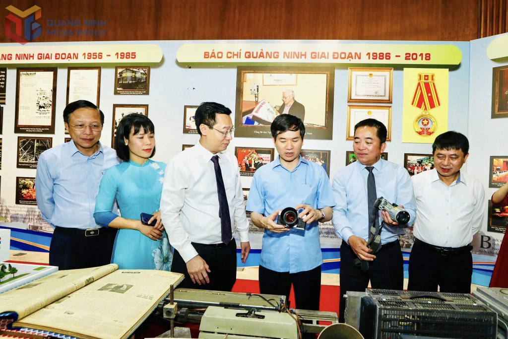 Ảnh với chú thích