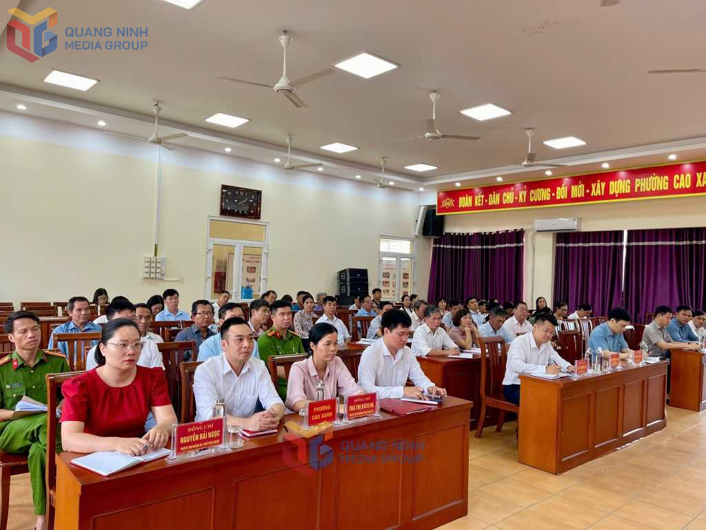 Đảng ủy 2 phường Cao Xanh và Hà Khánh tổ chức hội nghị tuyên truyền, quán triệt, triển khai các văn bản chỉ đạo của Trung ương, Tỉnh ủy và Thành ủy Hạ Long về công tác đại hội đảng các cấp nhiệm kỳ 2025-2030. Ảnh: Hoàng Nga