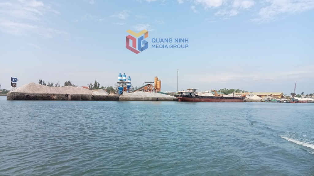 Các bến khu vực Hải Tân, thị trấn Quảng Hà được cấp phép tạm trong thời gian 1 năm