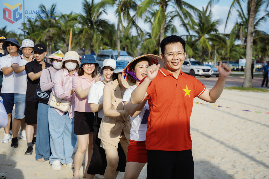 Các nhà báo, phóng viên phấn khởi, tận hưởng mọi khoảnh khắc bên nhau với các trò chơi team building. 