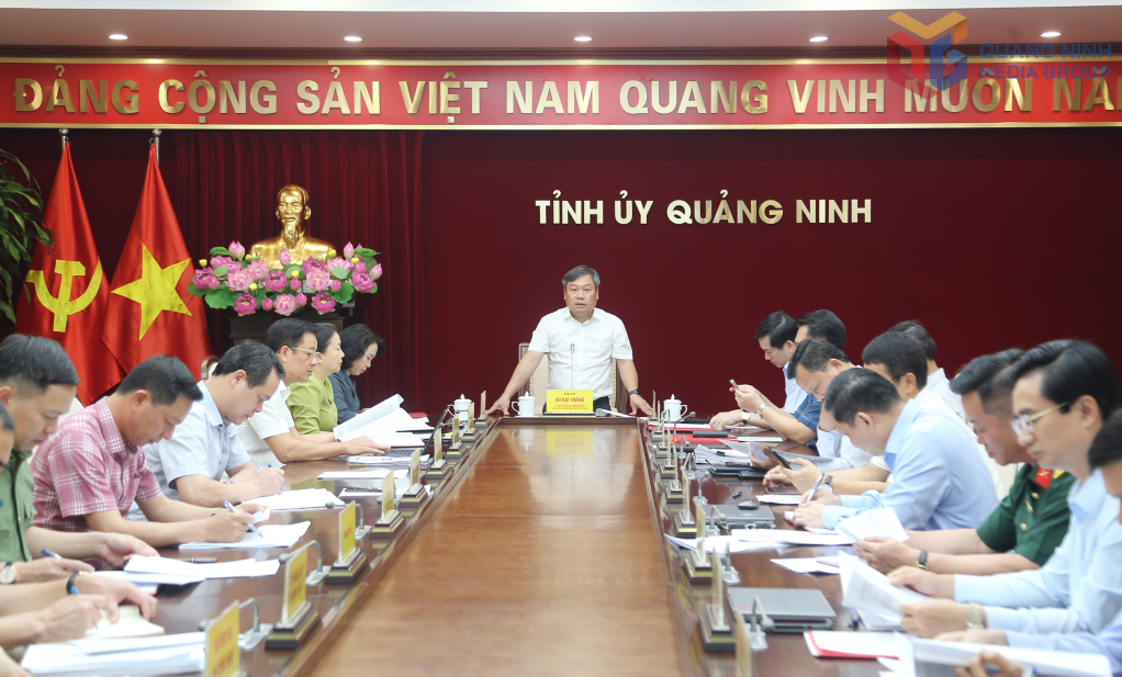 Đồng chí Vũ Đại Thắng, Ủy viên Trung ương Đảng, Bí thư Tỉnh ủy, Trưởng Đoàn ĐBQH tỉnh, chủ trì giao ban Thường trực Tỉnh ủy.