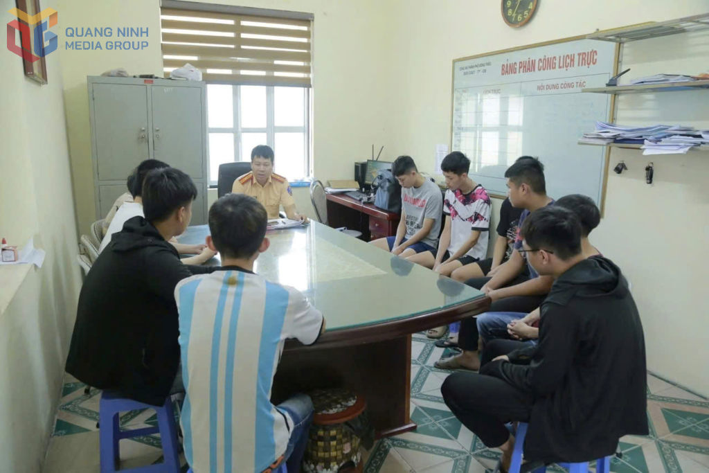 Cơ quan chức năng đang phối hợp với gia đình vận động các đối tượng trong nhóm vi phạm đã bỏ trốn, tới cơ quan chức năng theo làm việc theo yêu cầu triệu tập.