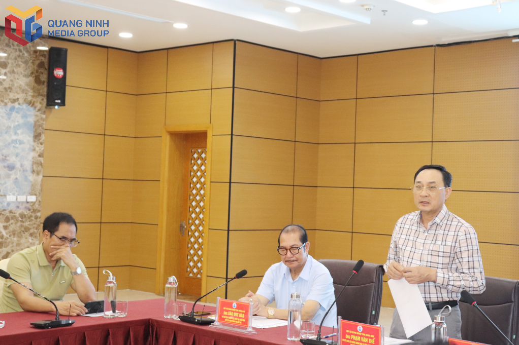 Ông Phạm Văn Thể, Chủ tịch Hiệp hội Doanh nghiệp tỉnh phát biểu tại hội nghị.