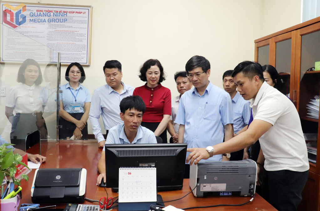 Phòng Tuyên truyền, Báo chí- Xuất bản a Xuân phó Phòng, a Hoàng trưởng phòng e nhé!