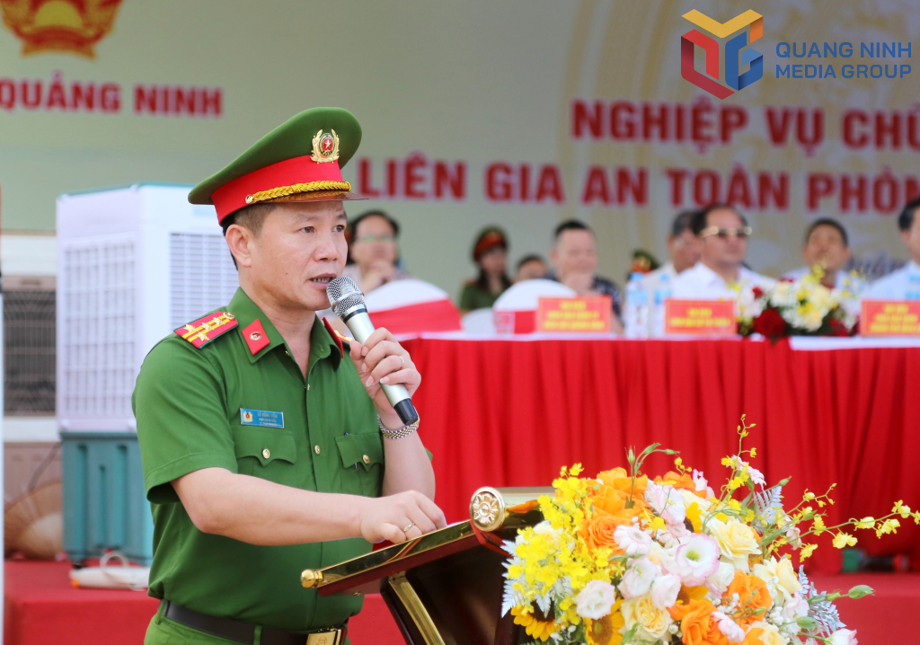 Đại tá Lê Hồng Vân, Phó Giám đốc Công an tỉnh phát biểu tại hội thi.